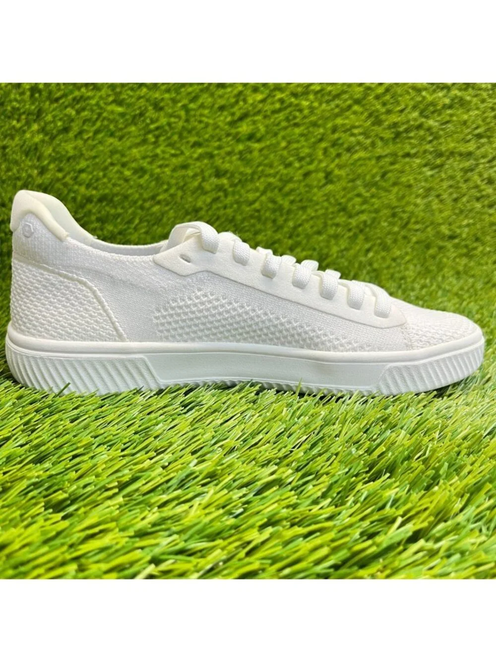 Flux Footwear Adapt Trainer White Womens Size 6.5 Athletic Knit Shoes Sneakers